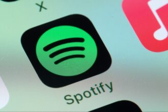 spotify will now let free users pick and play tracks 68c80e08efb59