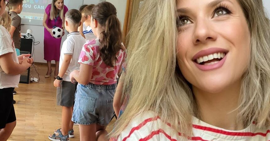 tily niculae profa de engleza la inceput de drum actrita preda in noul an scolar pentru 50 de copii la scoala mamei lui puya 68c185da53873