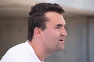 trump acuza stanga radicala dupa impuscarea lui charlie kirk un martir al adevarului si libertatii 68c261189d3c1