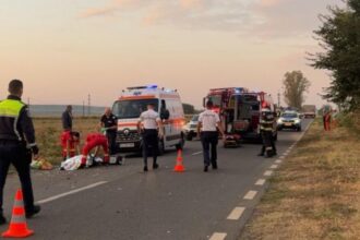 un mort si 3 raniti dupa ce o masina de politie a intrat intr o caruta in judetul galati 68bfce4ebec75 3