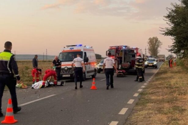un mort si 3 raniti dupa ce o masina de politie a intrat intr o caruta in judetul galati 68bfce4ebec75 3