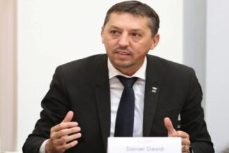 zi de foc in parlament aur incearca sa l trimita acasa pe ministrul educatiei 68c79bdc34a11
