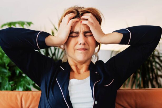 if youve ever had a headache that feels different these 12 migraine symptoms explain why 6929a74b466d1